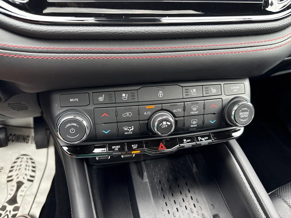 Used 2025 Dodge Durango R/T AWD/4WD image 36