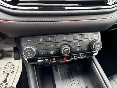 Used 2025 Dodge Durango R/T AWD/4WD image 36