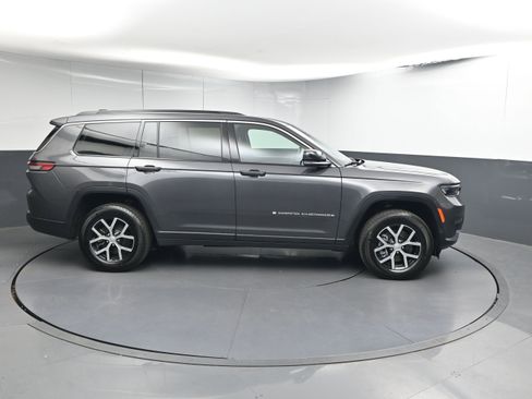 Used 2024 Jeep Grand Cherokee L Limited image 26