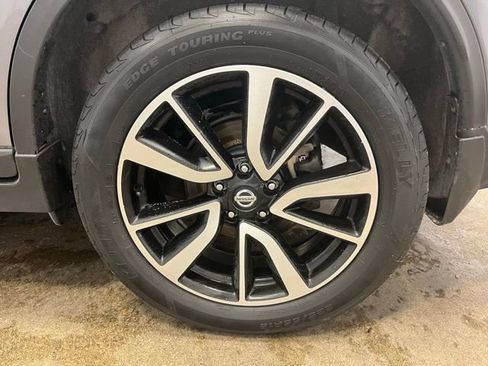 Used 2020 Nissan Rogue SL w/ Premium Package image 29