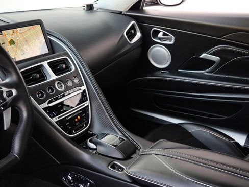 Used 2019 Aston Martin DBS Superleggera image 22