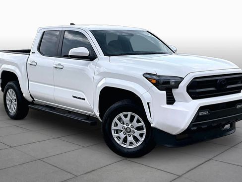 Used 2025 Toyota Tacoma SR5 AWD/4WD image 3