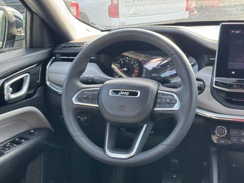 Used 2023 Jeep Compass Limited image 12