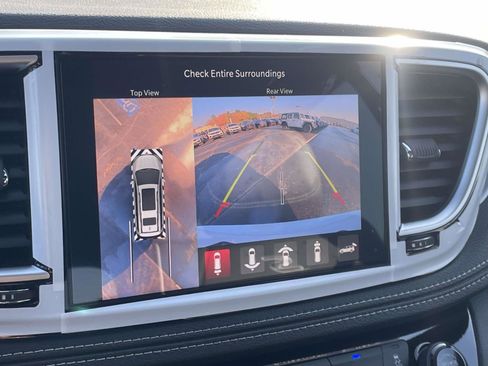 New 2026 Chrysler Pacifica Limited w/ S Appearance Package image 4