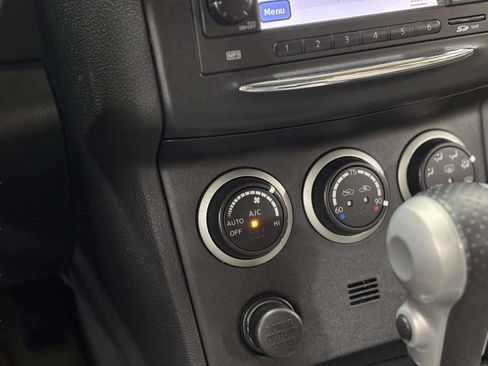 Used 2011 Nissan Rogue SV w/ Premium Pkg image 26