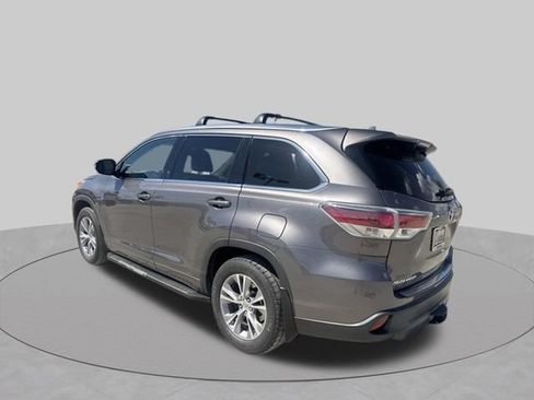 Used 2014 Toyota Highlander XLE AWD/4WD image 3