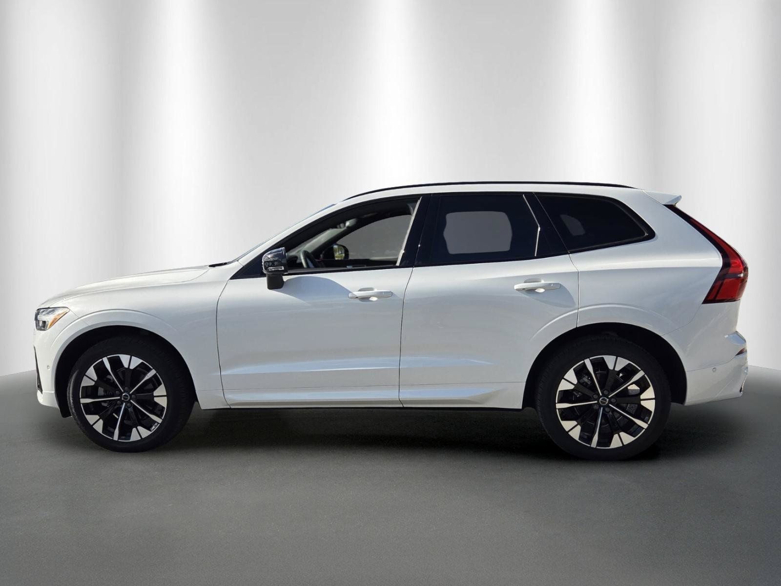 Used 2026 Volvo XC60 B5 Plus w/ Protection Package Premier AWD/4WD image 4