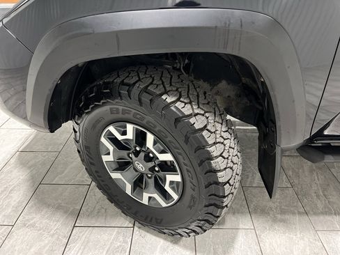 Used 2018 Toyota Tacoma TRD Off-Road image 33