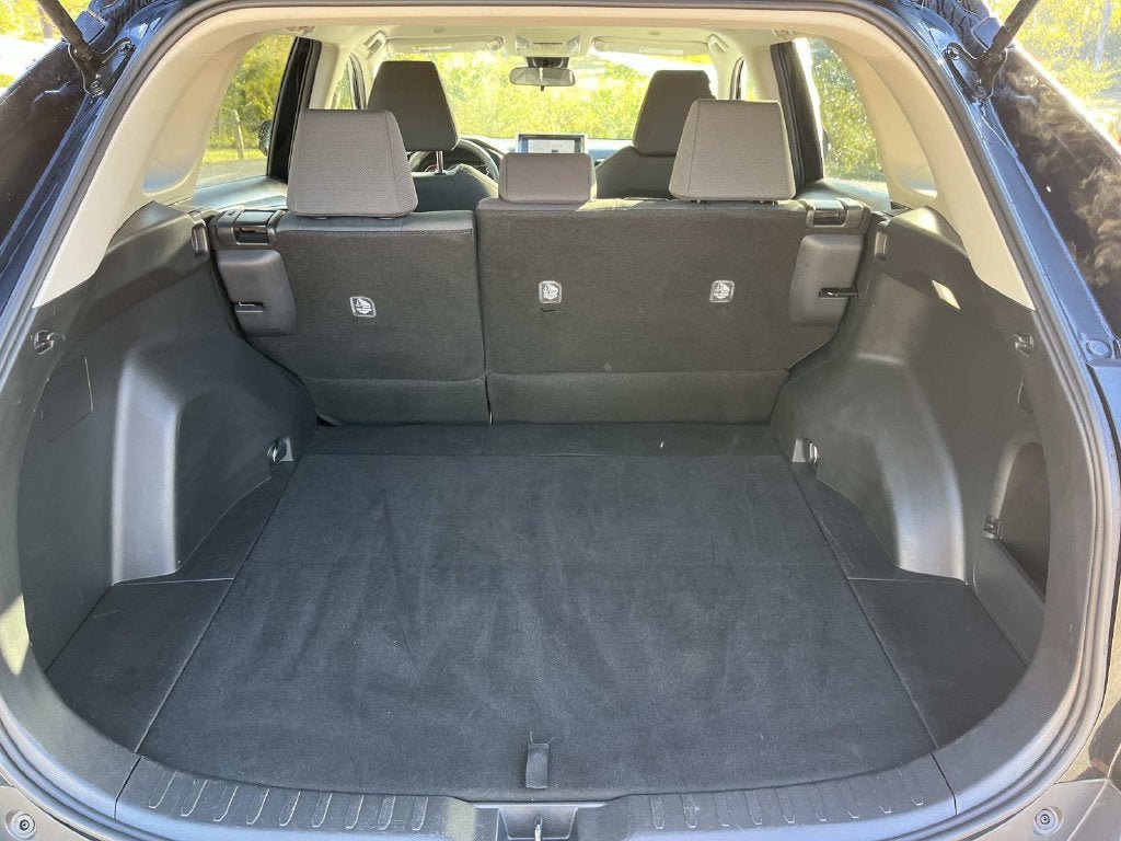 Used 2025 Toyota RAV4 XLE FWD image 20