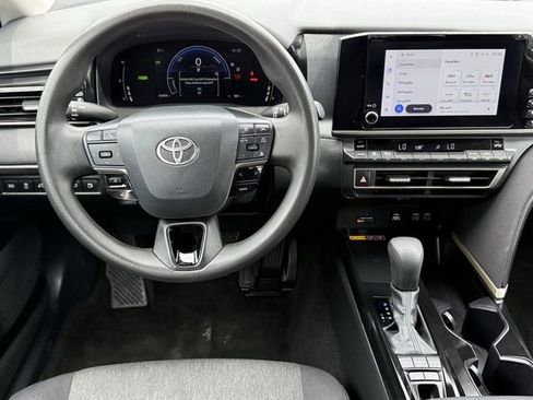 Used 2025 Toyota Camry SE FWD image 9