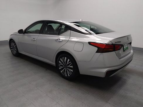 Used 2024 Nissan Altima 2.5 SV image 3