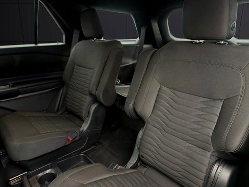 Used 2020 Ford Explorer XLT image 22