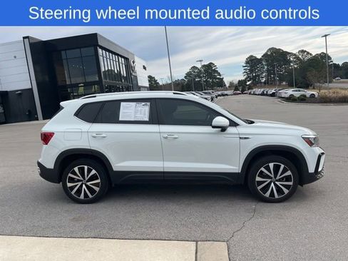 Used 2023 Volkswagen Taos SE image 4