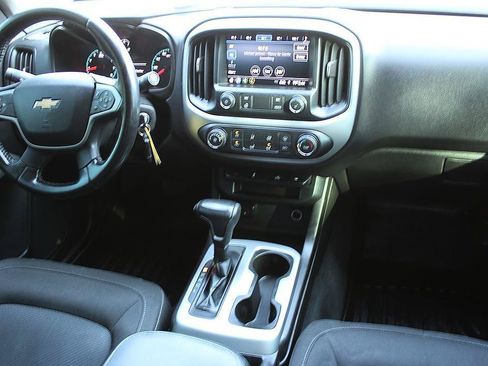 Used 2021 Chevrolet Colorado LT AWD/4WD image 19