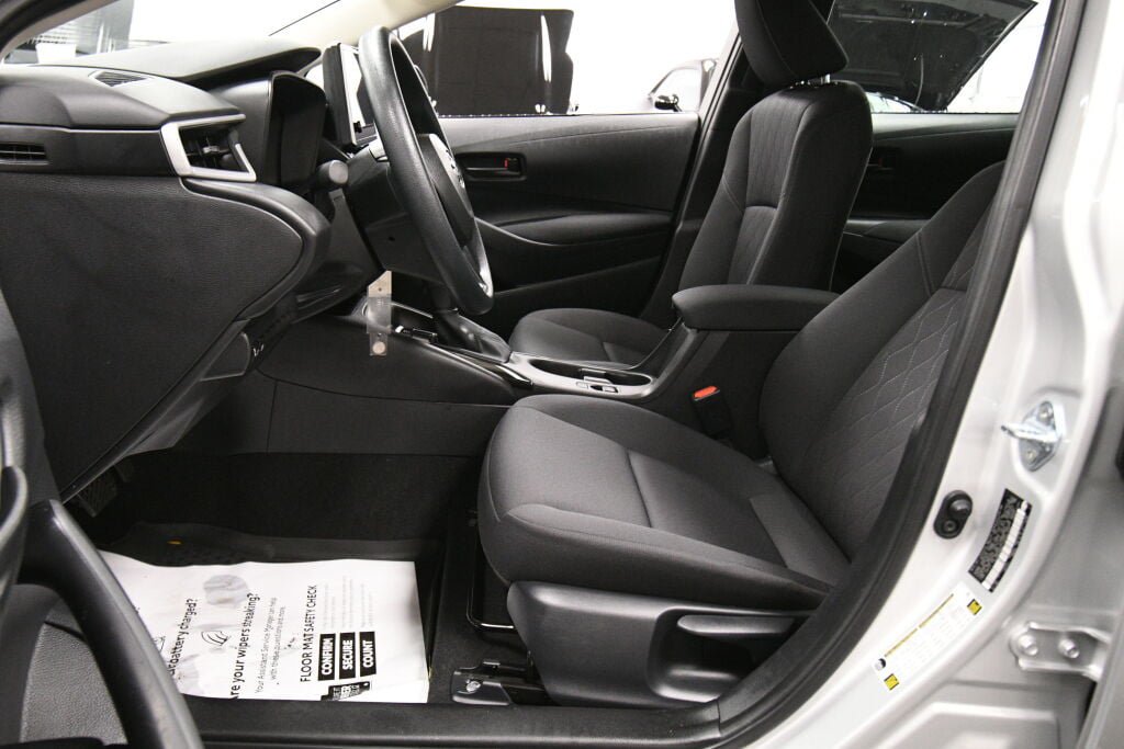 Certified 2025 Toyota Corolla LE FWD image 10