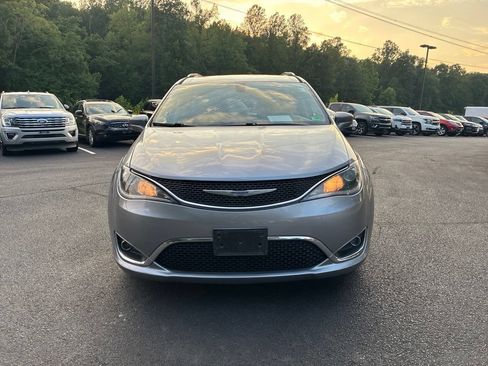 Used 2018 Chrysler Pacifica Touring-L Plus FWD image 2