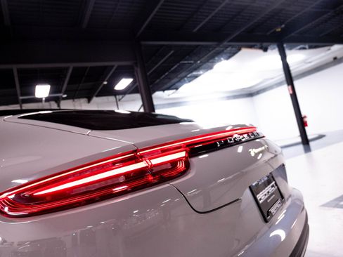 Used 2019 Porsche Panamera 4 AWD/4WD image 82