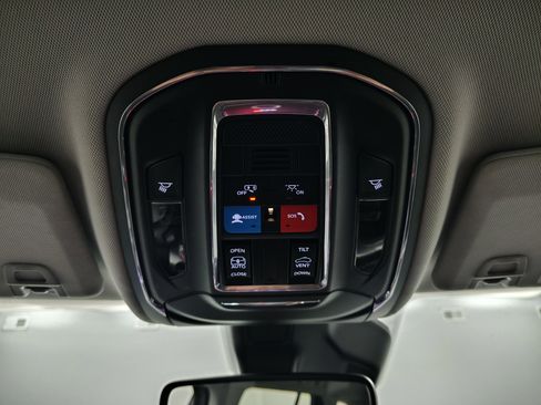 Used 2023 Jeep Grand Cherokee Laredo AWD/4WD image 31