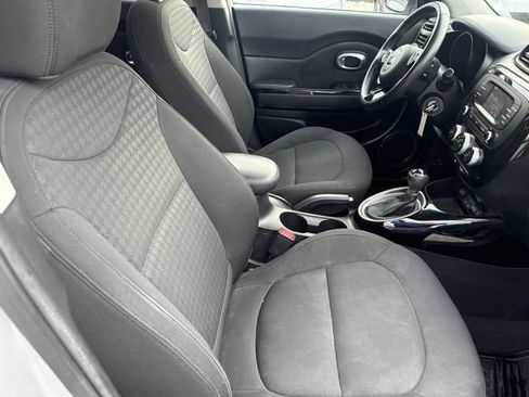 Used 2014 Kia Soul ! FWD image 3
