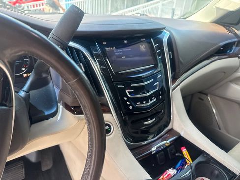 Used 2015 Cadillac Escalade Premium RWD image 19