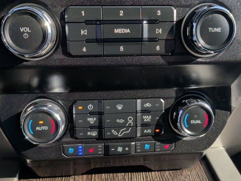 Used 2020 Ford F350 Lariat w/ Chrome Package image 17