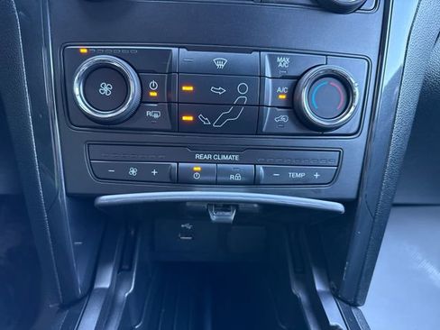 Used 2019 Ford Explorer XLT w/ Class III Trailer Tow Package AWD/4WD image 32