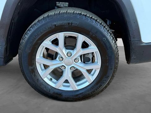 Used 2023 Jeep Grand Cherokee L Limited AWD/4WD image 8
