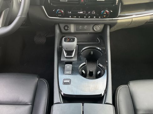 Used 2026 Nissan Rogue SL FWD image 10