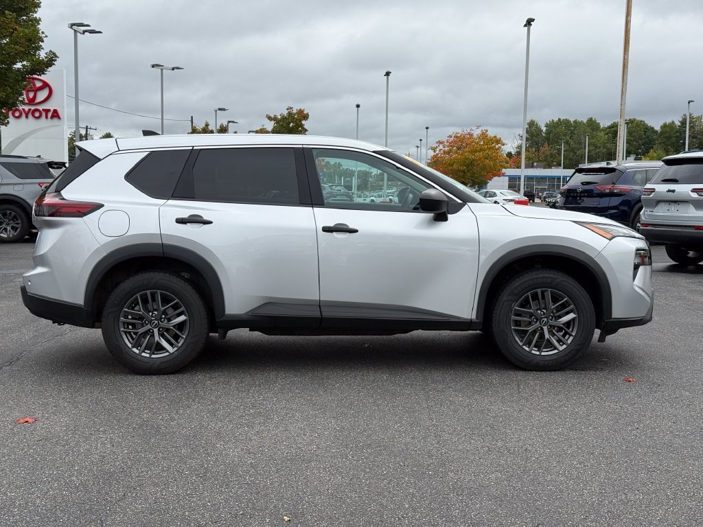 Used 2025 Nissan Rogue S AWD/4WD image 7