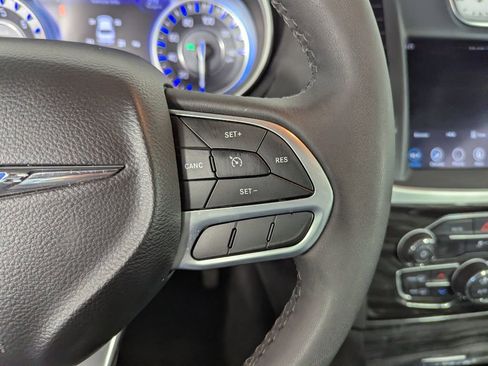 Used 2022 Chrysler 300 Touring image 23