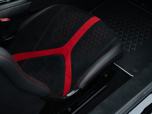 Used 2018 Lamborghini Huracan Performante AWD/4WD image 25