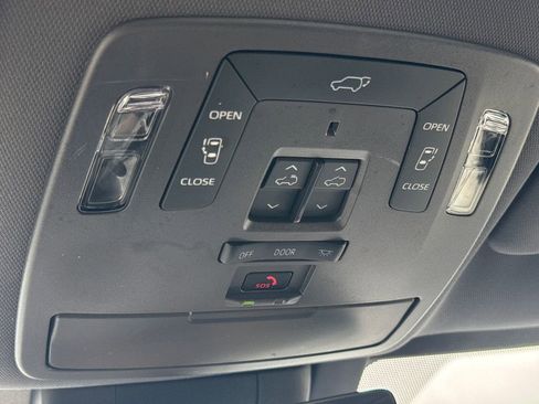 Used 2023 Toyota Sienna Platinum AWD/4WD image 50