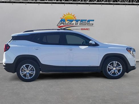 Used 2022 GMC Terrain SLE w/ Driver Convenience Package FWD image 4