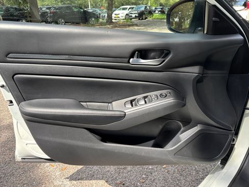 Used 2025 Nissan Altima 2.5 SV FWD image 18