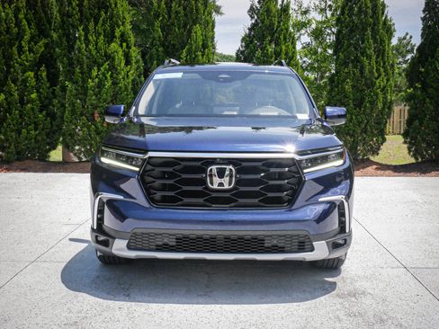 Certified 2025 Honda Pilot Elite image 3