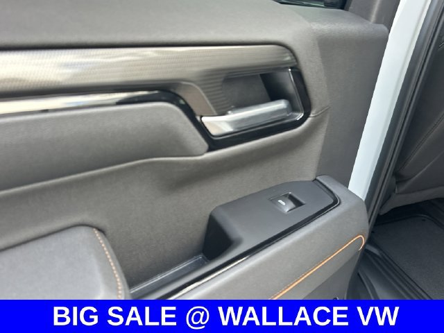 Used 2025 GMC Sierra 1500 AT4 w/ Technology Package AWD/4WD image 11