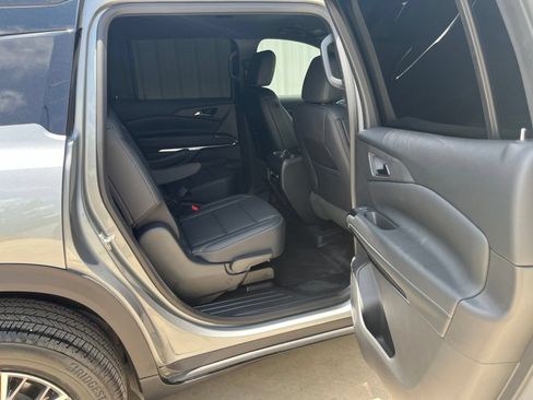 Used 2026 Chevrolet Traverse LT FWD image 14