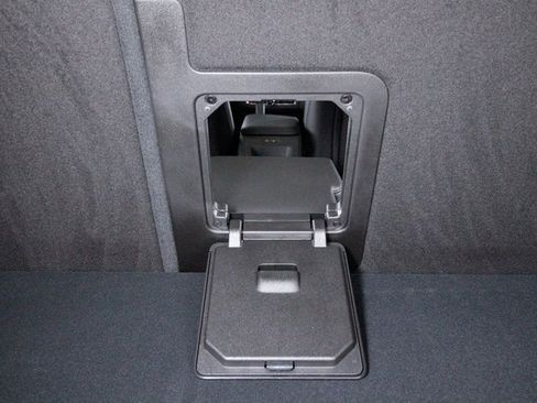 Certified 2025 Volvo XC60 B5 Core w/ Climate Package image 31