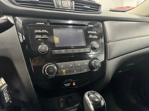 Used 2017 Nissan Rogue S image 11