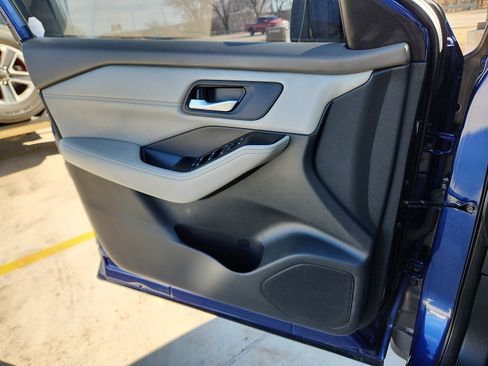 Used 2022 Nissan Rogue SV w/ SV Premium Package image 13