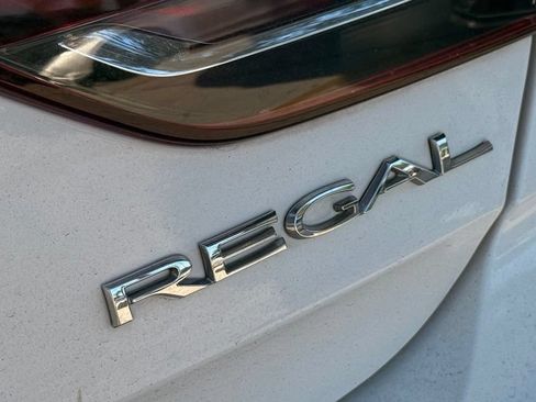 Used 2019 Buick Regal Essence w/ Driver Confidence Package I FWD image 12