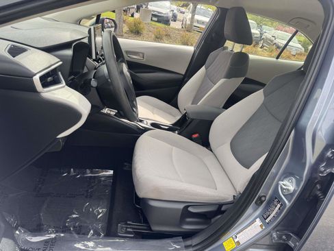 Used 2020 Toyota Corolla LE FWD image 12