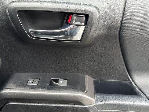 Used 2021 Toyota Tacoma TRD Off-Road w/ Technology Package image 17