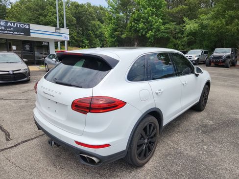 Used 2015 Porsche Cayenne Turbo AWD/4WD image 8