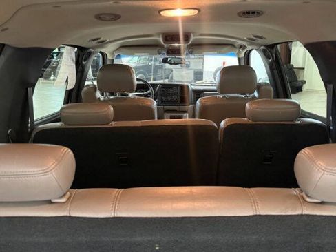 Used 2000 Chevrolet Suburban LS w/ LS Preferred Equipment Group AWD/4WD image 18
