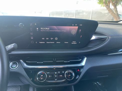 Used 2025 Buick Envista Sport Touring image 18