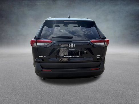 Used 2025 Toyota RAV4 XLE AWD/4WD image 4