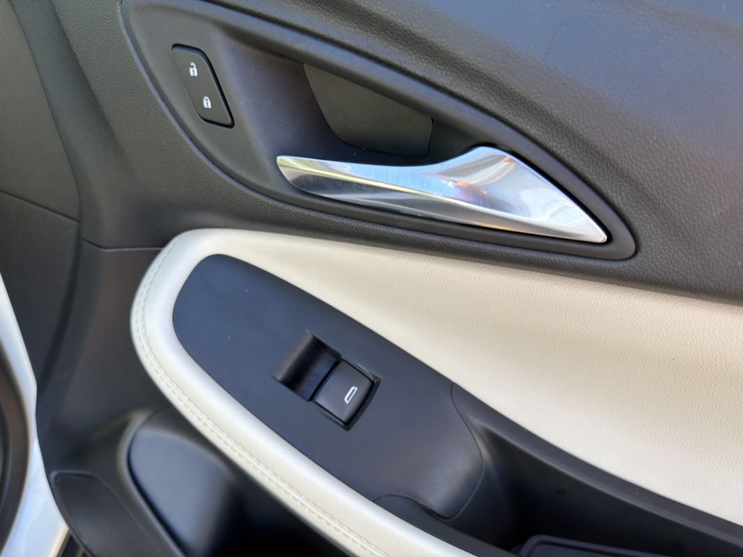 Used 2023 Buick Encore GX Essence w/ Experience Buick Package FWD image 33