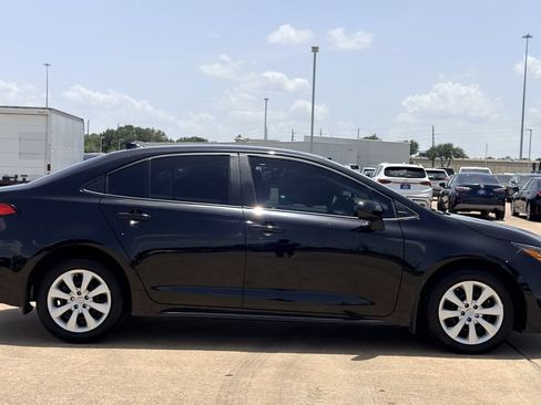 Used 2025 Toyota Corolla LE FWD image 6