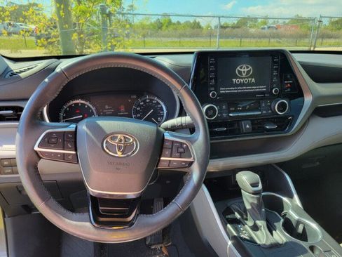 Used 2020 Toyota Highlander XLE image 8
